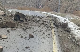 Şahbuzun Biçənək kənd yolunda qaya uçqunu olub