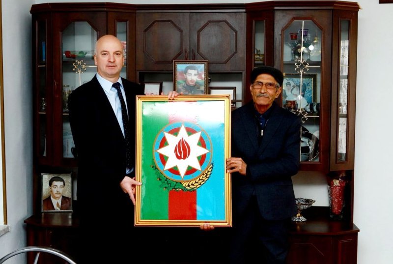 Təhsil naziri şəhid ailəsini ziyarət edib -