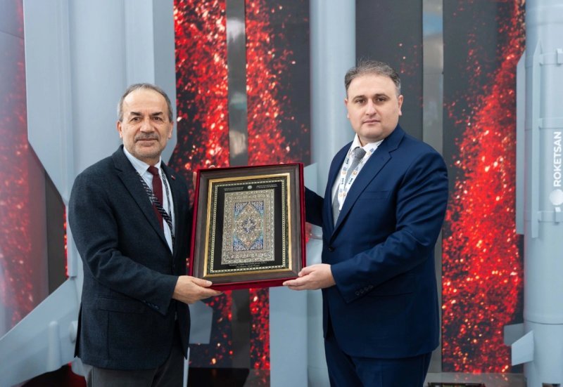 Vüqar Mustafayev Ər- Riyaddakı hərbi sərgidə görüşlər keçirib