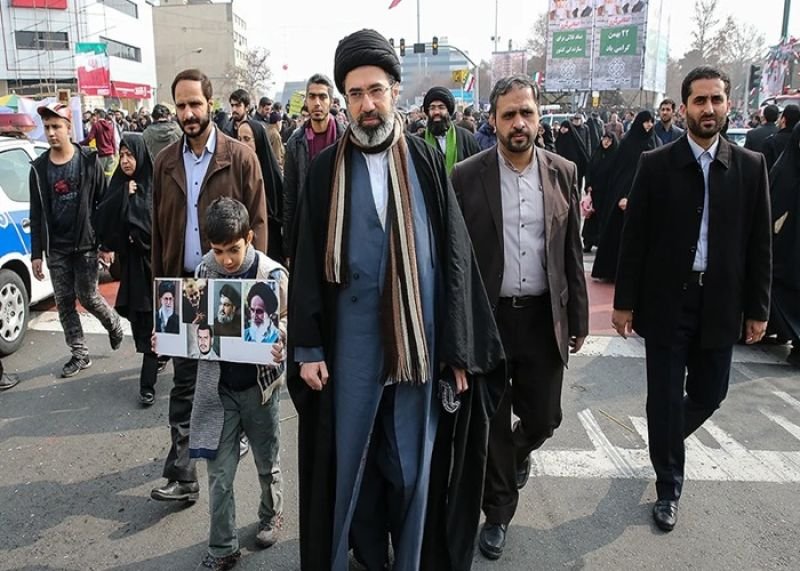 ABŞ kəşfiyyatı Xameneinin oğlunu izləyir