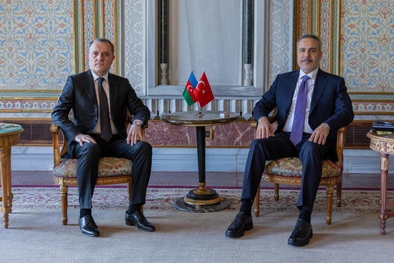 Azərbaycan və  Türkiyə XİN başçıları arasında görüş keçirilib