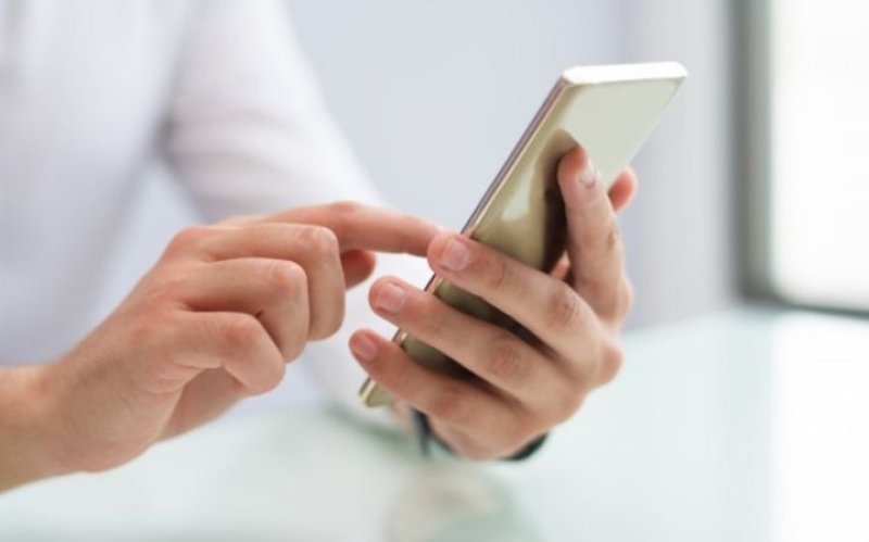 Azərbaycanda mobil cihazların bazar payı 45 % azalıb