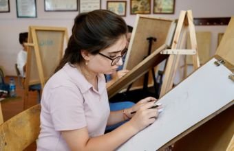 Bu il 1 996 incəsənət müəllimi attestasiyadan keçib