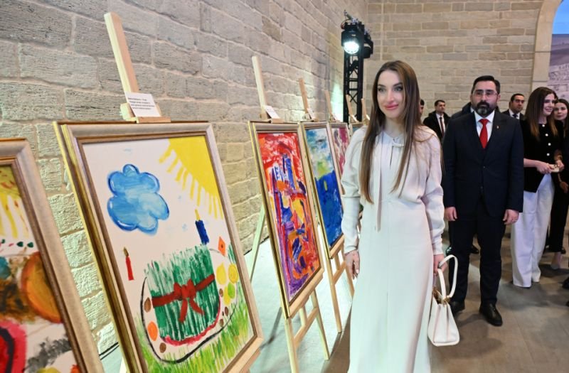 Daş Salnamə Muzeyində “Çərçivədən kənar” adlı inklüziv incəsənət sərgisi açılıb