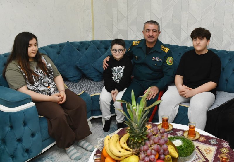 Elçin Quliyev şəhid ailələrini ziyarət edib -