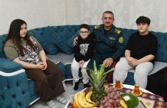 Elçin Quliyev şəhid ailələrini ziyarət edib -