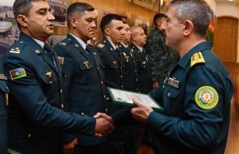 Elçin Quliyev xidməti-döyüş fəaliyyətində fərqlənən hərbi qulluqçuları təltif edib -