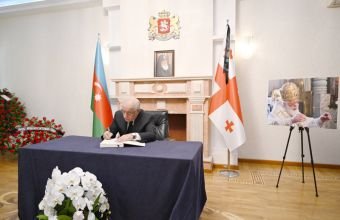 Əli Əsədov Gürcüstan səfirliyində başsağlığı verib -