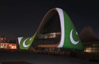 Heydər Əliyev Mərkəzinin binası üzərinə Pakistan bayrağı proyeksiya olunub