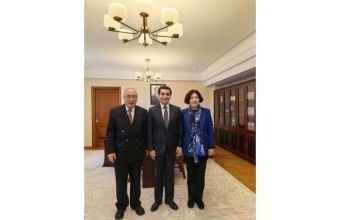 Hikmət Hacıyev Çinin Avropa məsələləri üzrə keçmiş xüsusi nümayəndəsi ilə görüşüb