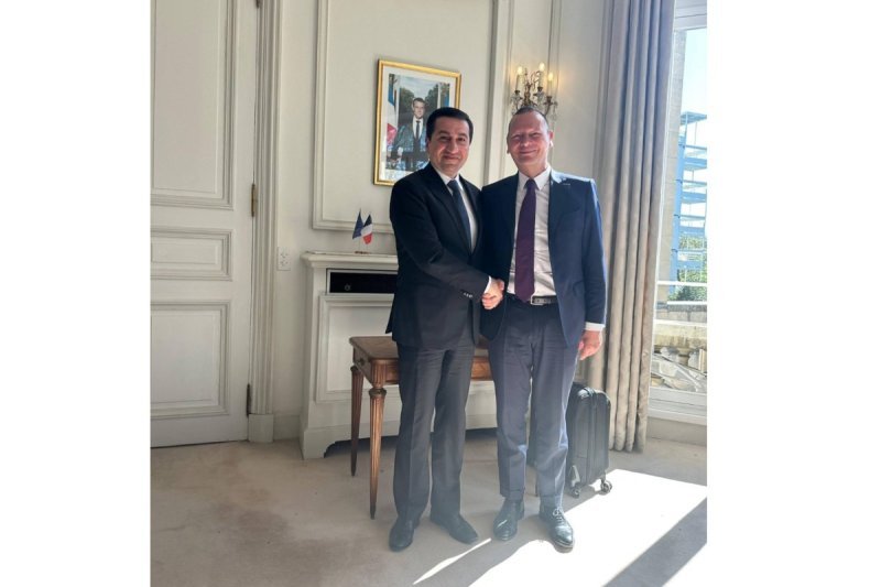 Hikmət Hacıyev Parisdə Makronun müşaviri ilə ikitərəfli əlaqələri müzakirə edib