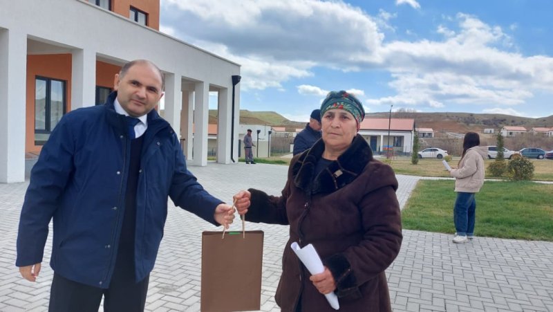Horovlu kəndində daha 30 ailəyə evlərinin açarları təqdim olunub