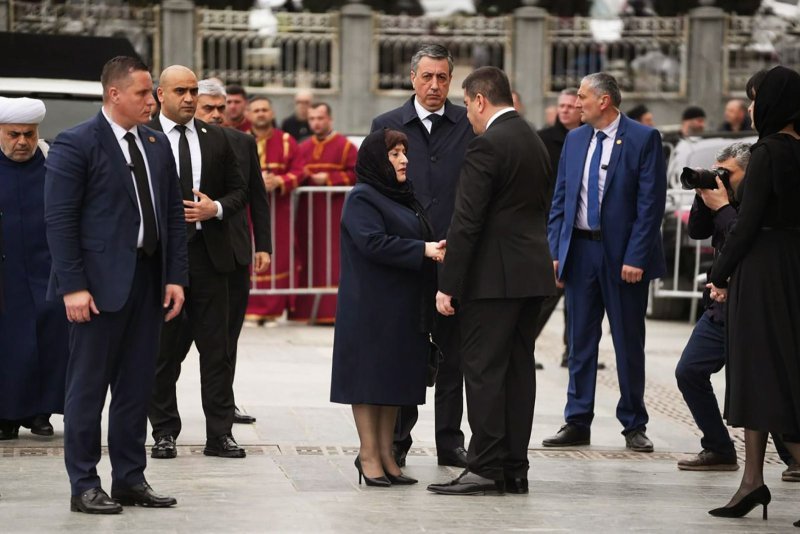 II İlya dəfn edilib, Azərbaycan rəsmiləri mərasimdə iştirak edib -