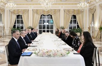 İlham Əliyevin Aİ Şurasının Prezidenti ilə rəsmi nahar əsnasında geniş tərkibdə görüşü olub -