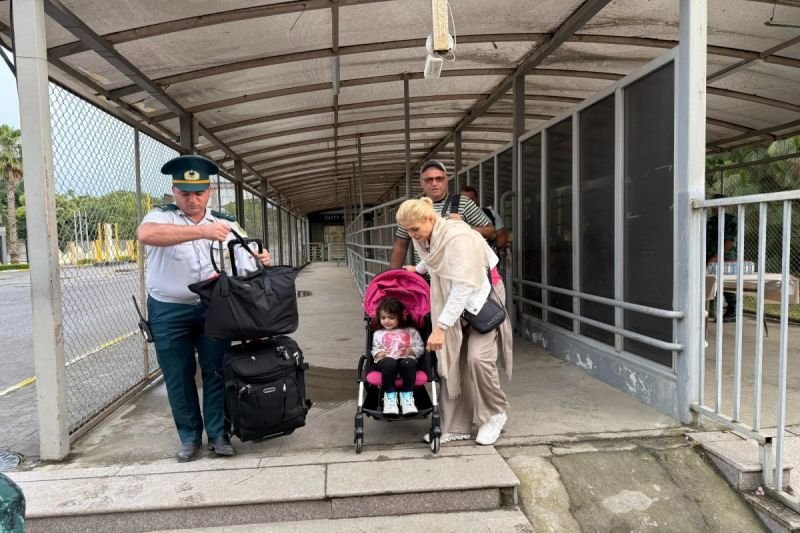 İrandan 1 Azərbaycan vətəndaşı və 3 Norveç diplomatı təxliyə edilib