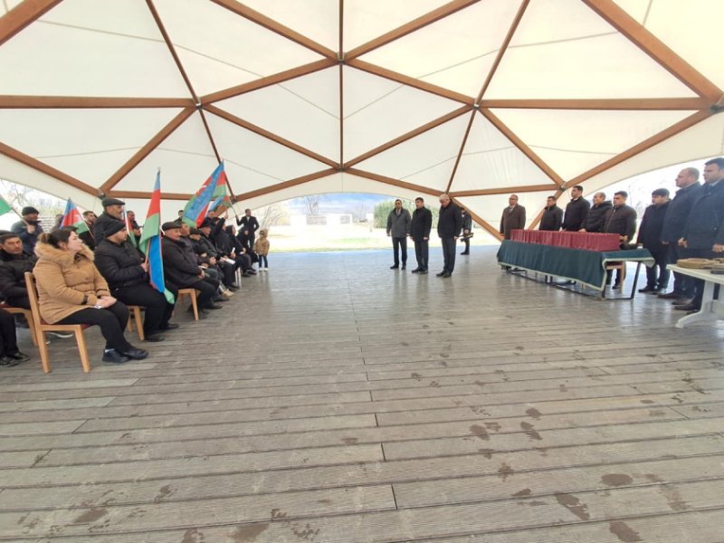 Köç karvanları Xocavənd və Xocalı rayonlarına çatıb, açarlar təqdim edilib -