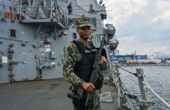 Küveyt üzərində üç ABŞ qırıcısı təsadüfən vurulub