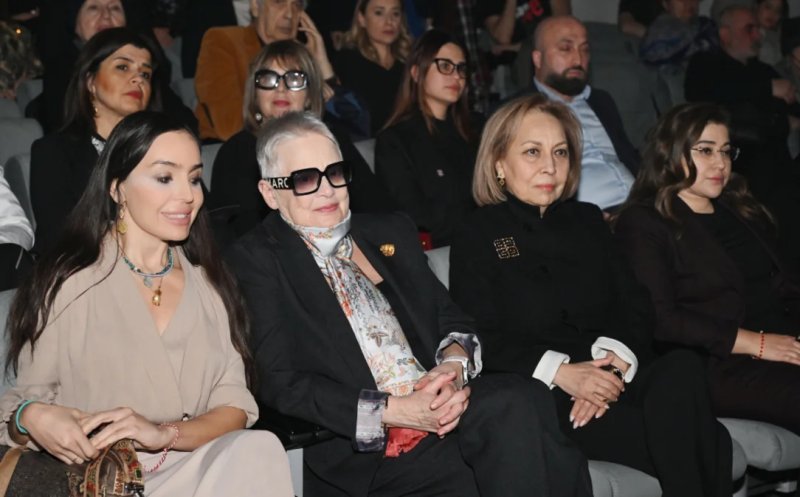 Leyla Əliyeva "Neft bumu hamıya gülümsəyir" tamaşasının nümayişində iştirak edib -