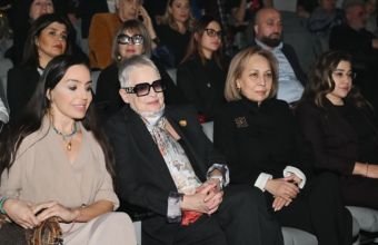 Leyla Əliyeva "Neft bumu hamıya gülümsəyir" tamaşasının nümayişində iştirak edib -