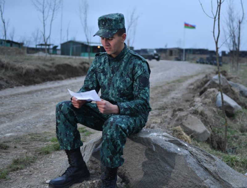 Məktəblilərin yazdığı məktublar sərhədçilərə çatdırıldı -