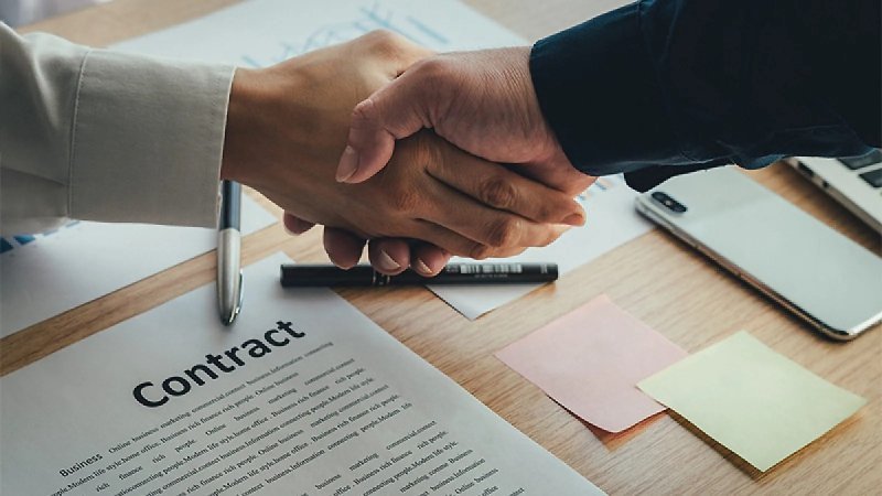 Müddətli əmək müqaviləsi nə vaxt müddətsiz hesab olunur? -