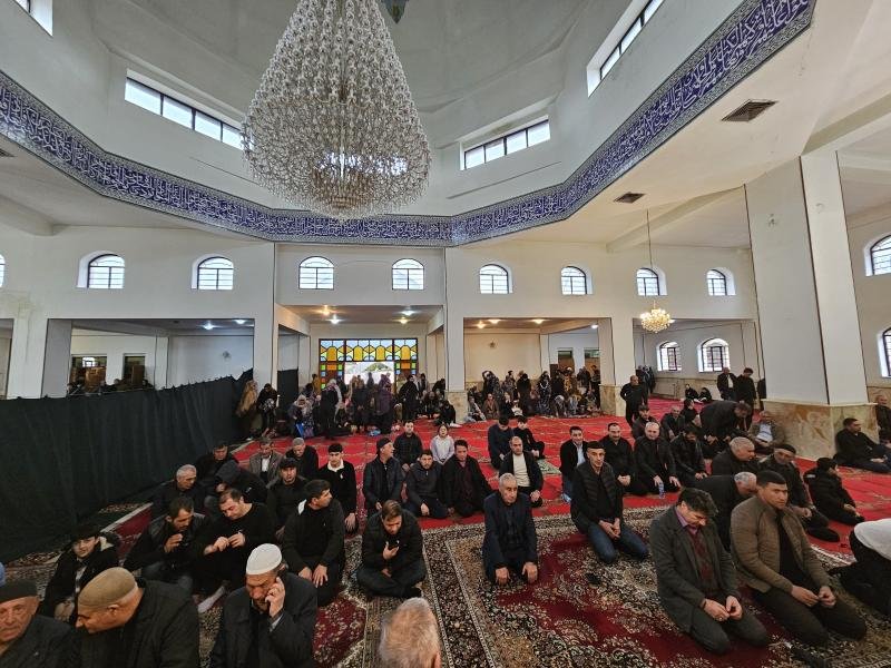 Naxçıvan məscidlərində bayram namazı qılınıb  -