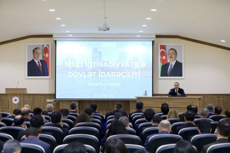 Naxçıvanda “Milli iqtisadiyyat və dövlət idarəçiliyi” mövzusunda təlim keçirilib -