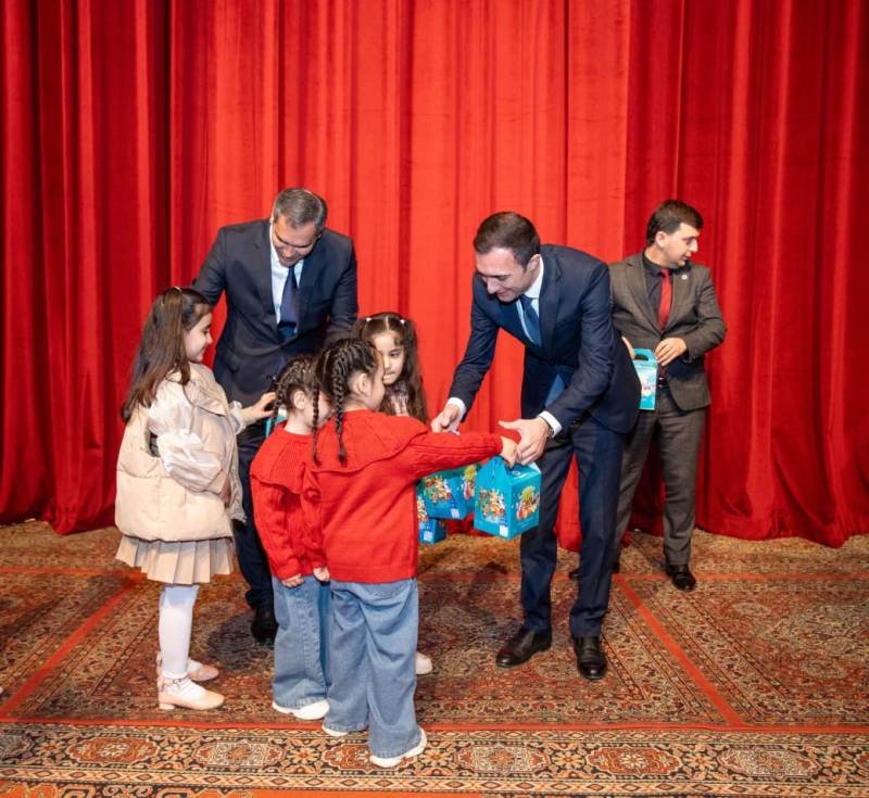 Naxçıvanda sosial qayğıya ehtiyacı olan 300 uşağa bayram hədiyyələri təqdim edilib -