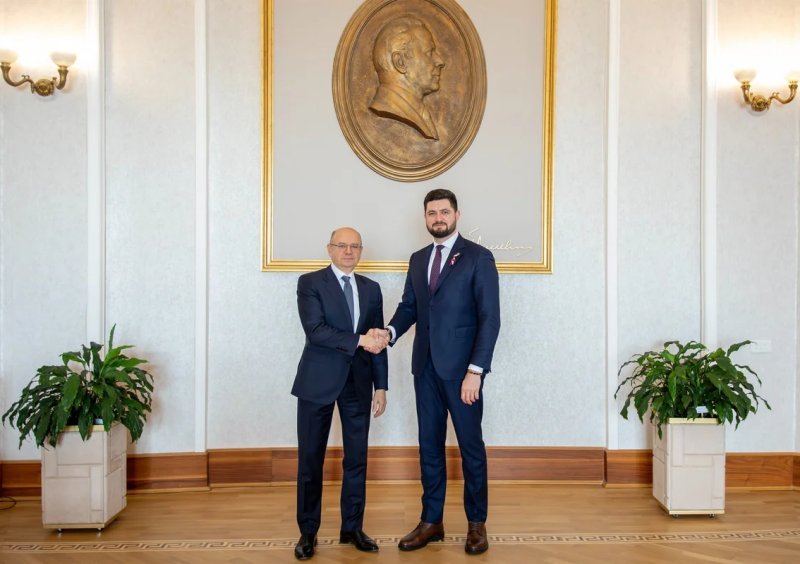 Pərviz Şahbazov Dorin Junqietu ilə görüşüb