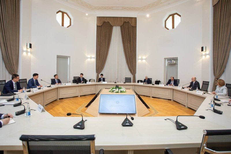 Pərviz Şahbazovun He Shiyou ilə görüşü olub