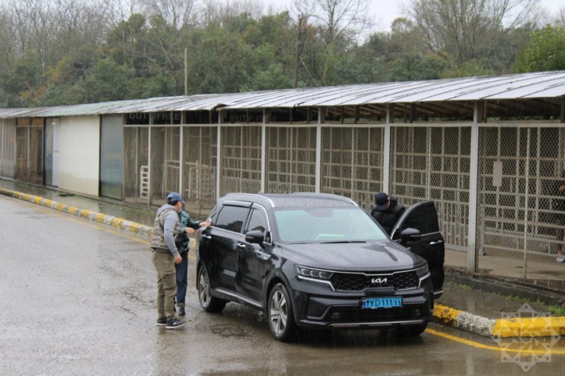 Qazaxıstanın üç diplomatı Azərbaycan vasitəsilə İrandan təxliyə edilib