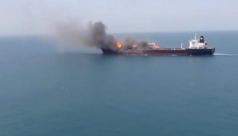 SEPAH Hörmüz boğazında tankeri dronla vurub