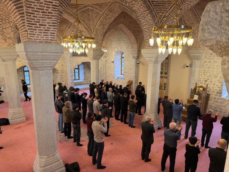 Şuşada bayram namazı qılınıb