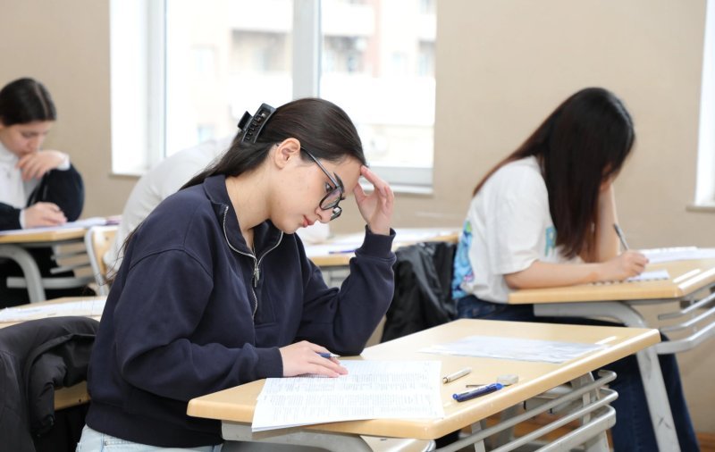 Tam orta təhsil səviyyəsi üzrə buraxılış imtahanı keçirilib -