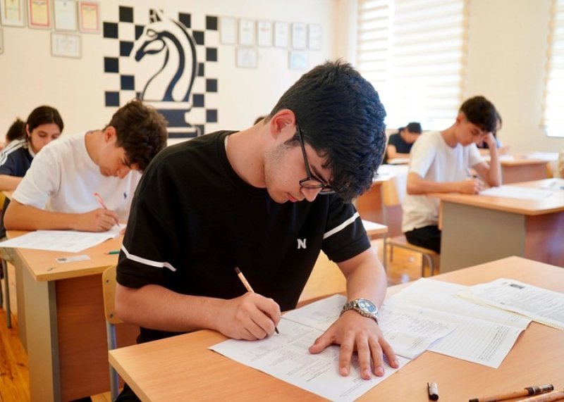 Universitet və kolleclərə qəbul üçün neçə nəfər qeydiyyatdan keçib?