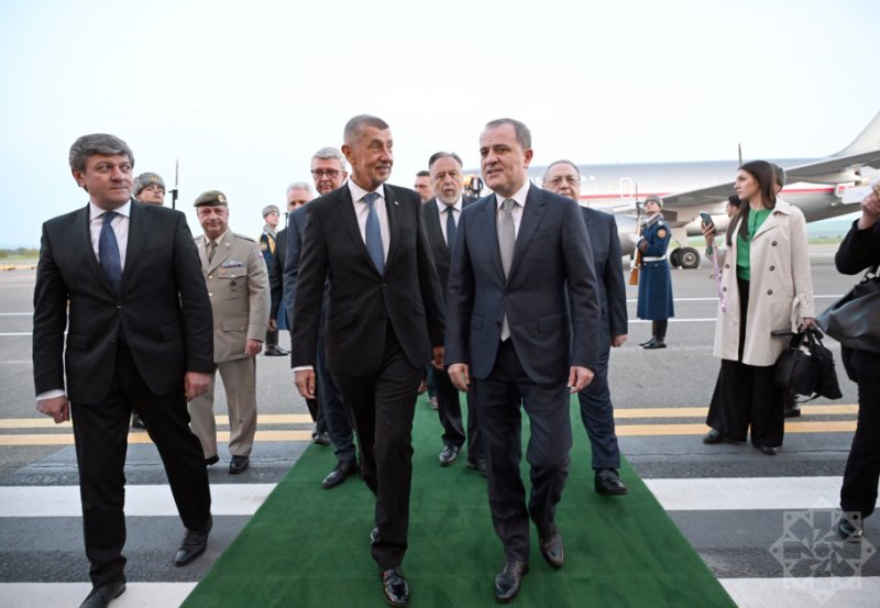 Andrey Babiş Azərbaycana rəsmi səfərə gəlib