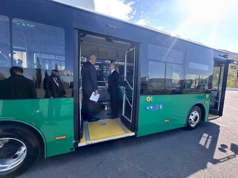Azərbaycan dövləti tərəfindən İrpen şəhərinə 5 elektrik avtobusu hədiyyə olunub -