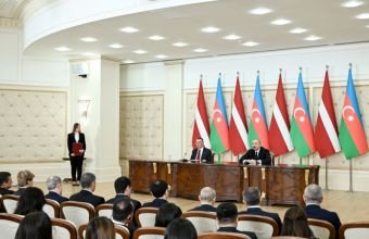 Azərbaycan və Latviya prezidentləri mətbuata bəyanatlarla çıxış edirlər -