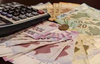 Azərbaycanda informasiya və rabitə sektorunda orta maaş 1 % artıb