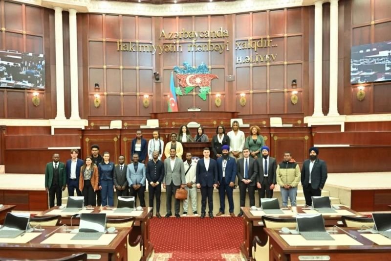 Beynəlxalq gənclər forumunun bir qrup iştirakçısı Milli Məclisdə olub