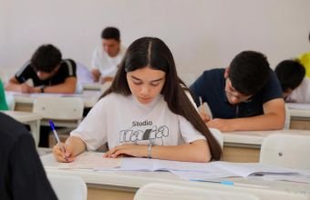 Bu gün 52 mindən çox şagird buraxılış imtahanı verəcək