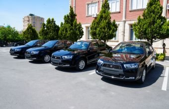 Naxçıvanda bu şəxslərə avtomobillər təqdim olunub -