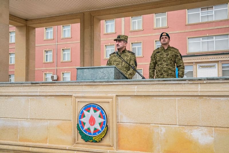 "Çevikçi" kursunu bitirən hərbi qulluqçulara beretlər təqdim olunub -