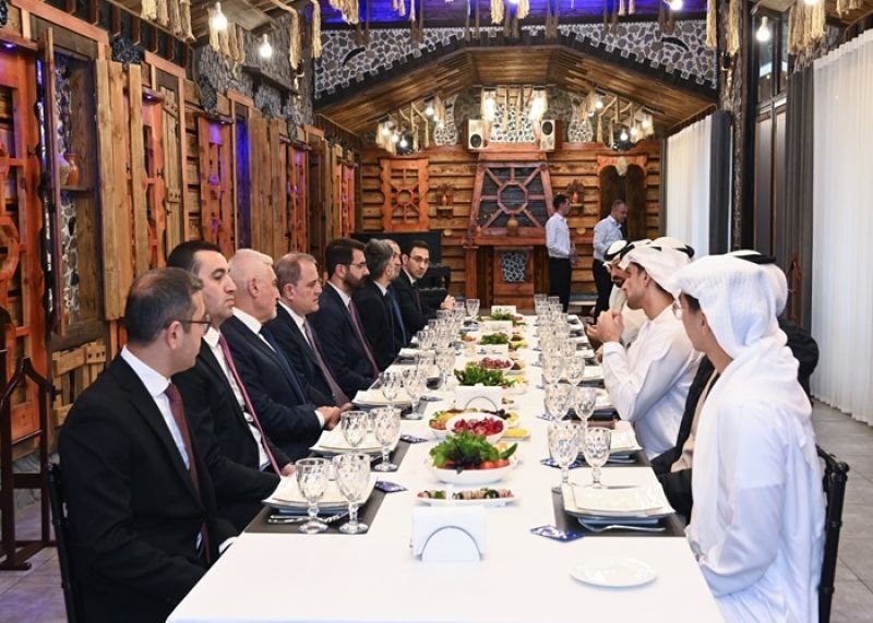 Ceyhun Bayramov BƏƏ-nin dövlət nazirinin başçılıq etdiyi nümayəndə heyəti ilə görüşüb