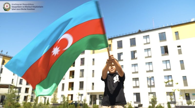 Doğma yurdda xoşbəxt uşaqlıq -