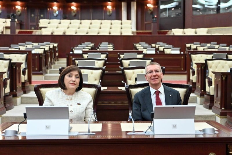 Edqars Rinkeviçs Milli Məclisə olub