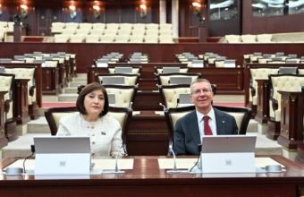 Edqars Rinkeviçs Milli Məclisə olub