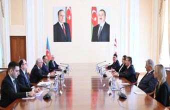 Əli Əsədov Şimali Kiprin Baş naziri ilə görüşüb