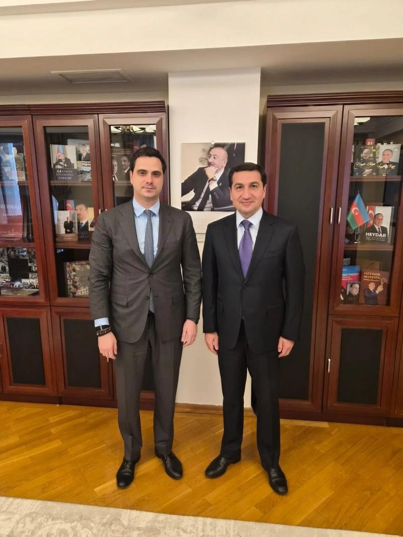 Hikmət Hacıyev  Elçin Qasımov ilə görüşüb