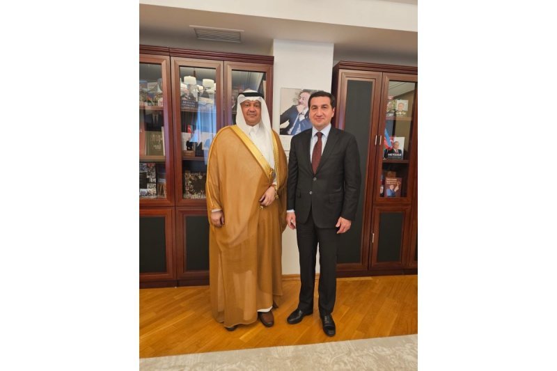 Hikmət Hacıyev Səudiyyə Ərəbistanının Azərbaycandakı səfiri ilə görüşüb